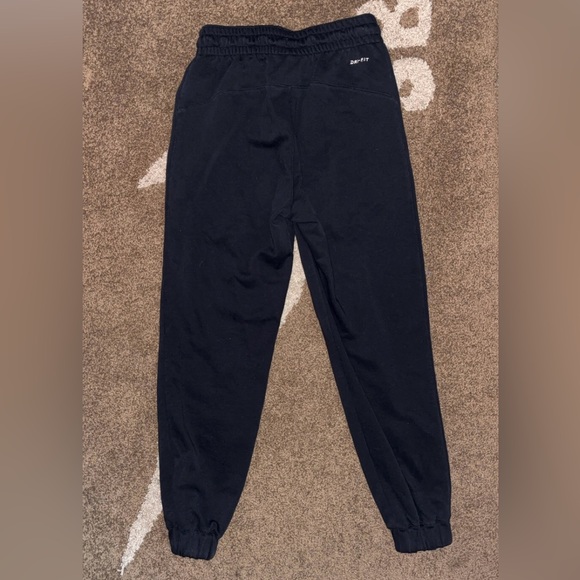 Nike Dri-FIT Swoosh Fly Standard Issue - Picture 3 of 6